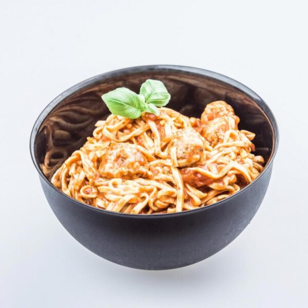 Pasta gehaktballetjes in tomaat basilicumsaus