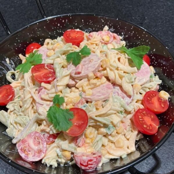 Mexicaanse pastasalade met grillworst