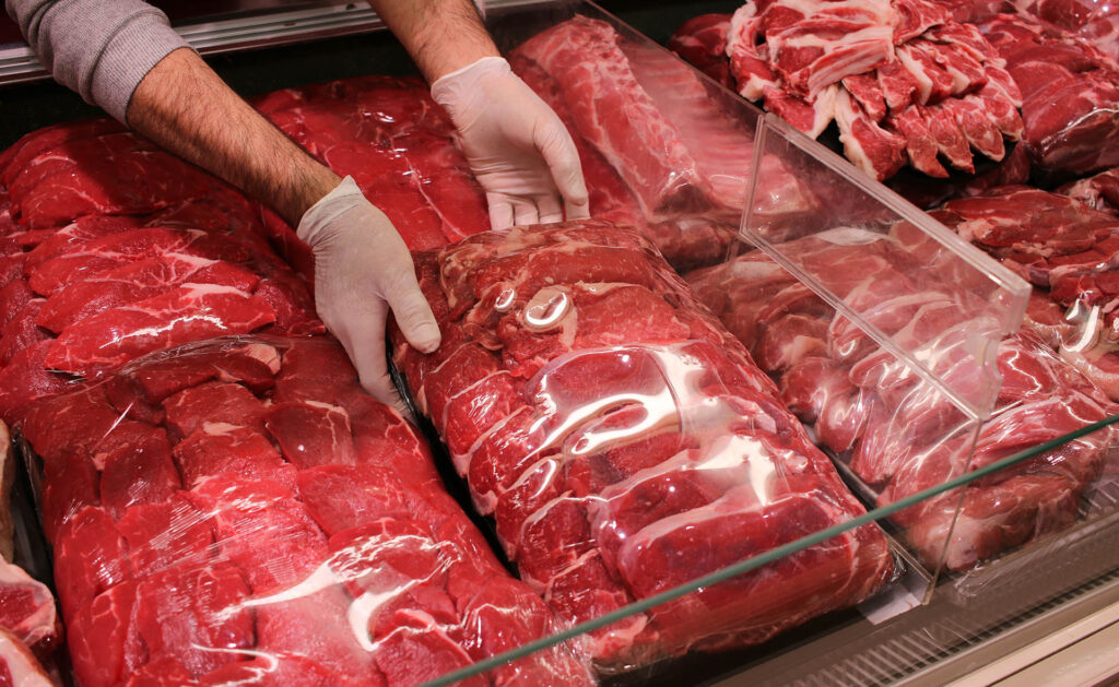 Butcher,Or,Market,Staff,Preparing,Halal,Red,Meat,For,Selling